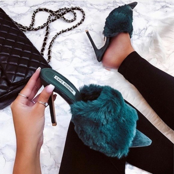 Cape Robbin Shoes - Cape Robbin Savage Fur High Heels Mules Green💝